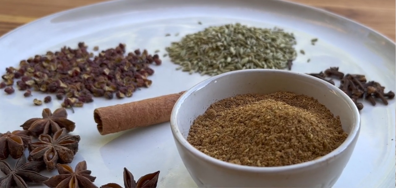 9 Best 5 Spice Powder Blends (Featuring Ceylon Cinnamon)